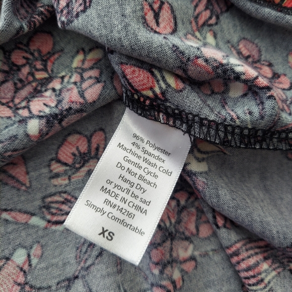 LulaRoe Irma Floral Tunic Top Short Sleeve XS - Picture 4 of 6